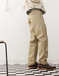 Pantalones y chinos de Dickies Serán la envidia de todos tus vaqueros Tejido resistente a las arrugas y a las manchas Talle por debajo de la cintura Trabillas para cinturón Cierre de cremallera y corchete Bolsillos funcionales Parche con logo Ajuste slim Pernera de corte recto Esta prenda tiene un tallaje pequeño Pide una talla más para tener una prenda de corte estándar Khaki Straight Chinos With Patch Pockets, Fitted Straight-leg Chinos With Patch Pockets, 4-way Stretch Workwear Chinos With Pockets, Full-length Cotton Chinos With Hip Pockets, 4-way Stretch Straight Leg Chinos With Pockets, Chino Trousers, Khaki Green, Chinos Pants, Slime