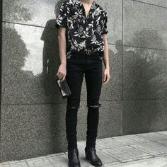 Look Grunge, Hipster Mens Fashion, Androgynous Fashion, Men Street, Prince Charming, Fashion Mode, Mens Street Style, Wearing Black, Sport Fashion