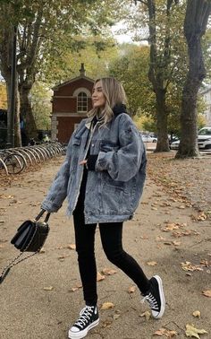 Oversized Jean Jacket Outfit, Oversized Jacket Outfit, Black Denim Jacket Outfit, Oversized Denim Jacket Outfit, Oversize Denim Jacket, Winter Jacket Outfits, Look Legging, New York Outfits, Look Jean