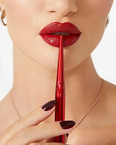 Latest Makeup Trends, Red Pigment, Hourglass Cosmetics, Lipstick Art, Beauty Guide, Slicked Back Hair, Lipstick Shades, Eyes Lips, Red Lipstick