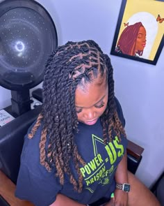 always a slay with this one 🥰 chunky twist x flat twist on the side🫶🏼 • LIKE | SHARE | TAG ! #locs #locstyles #instantlocs… | Instagram Long Dreadlock Styles For Women, Flat Twist Loc Styles, Twist On Locs, Bob Twists, Locs Hair Care, Twist Loc Styles, Faux Locs Blonde, Retwist Styles, Locs Blonde