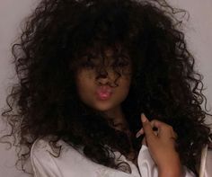 Pinterest @teethegeneral Jaden Jona, 3a Hair, Curly Hair Photos, Beautiful Curly Hair, How To Style Bangs, Hair Laid, Curly Hair With Bangs, Penteado Cabelo Curto, Hair Reference