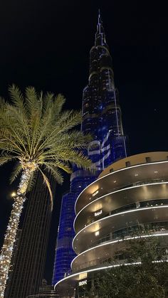 dubai burj khalifa luxurious life style rich Dubai Aethestic, Hyper Beast Aesthetic, City View Night, Dubai Vacation, Dubai Aesthetic, Dubai City, Dubai Life, Night Scenery, Pretty Landscapes