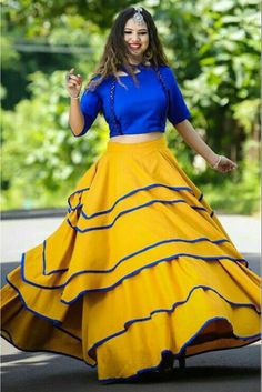 Gawon Design, Yellow Dress Wedding, Orang India, Blue And Yellow Dress, Yellow Lehenga, Gaun Fashion, Lehenga Style, Choli Designs, Yellow Skirt