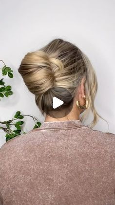 Jamie Lyn Vandenberg on Instagram: "You just gotta know how to create this classic hairstyle easily💕  •  •  •  #weddingguesthair #hairinspiration #hairstyletutorial #weddinghairstyle #simplehairstyles #easyhairstyles #bridehairstyles #weddinghair #hairtutorial #hair #hairstyles #hairinspo #hairtutorials #hairhacks #partyhair #updos #hairup #hairstylevideo#updotutorial #updohairstyles  #hairgoals #hairoftheday #bridalhair #ponytail #hotd #braidstyles #promhair" Hot Mess Hair, Brown Eyes Blonde Hair, Unique Braids, Wedding Guest Hairstyles, Classic Hairstyles, Peinados Fáciles Para Cabello Corto, Easy Hair, Hair Tutorials, Party Hairstyles