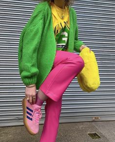 Bright Pattern Outfit, Colour Clash Outfits, Colorful Bold Outfits, Colorful Outfit Inspiration, Layered Colorful Outfits, Colorful Edgy Style, Colorful Sneakers Outfit Street Style, Eccentric Style Women, Bright Color Fall Outfits