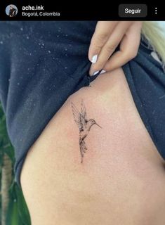 Colombia Art, Small Hummingbird Tattoo, Vogel Tattoo, Small Girly Tattoos, Dope Tattoos For Women, Hummingbird Tattoo, Small Hand Tattoos, Classy Tattoos