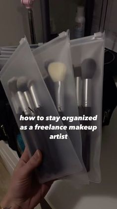 how to stay organized as a freelance makeup artist https://shopmy.us/collections/152047 Make Up Artist Must Haves, Makeup Artist Set Up At Home, Make Up Kit Professional, Bridal Makeup Artist Tips, Makeup Artist Checklist, Makeup Artist Set Up, Makeup Artist Content Ideas, Makeup Business Ideas, Makeup Artist Room Ideas