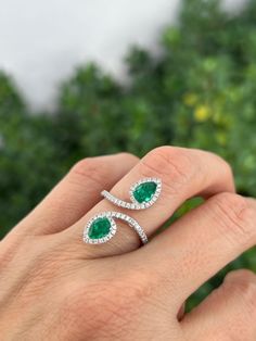 Emerald Ring Design, Stone Ring Design, Chloe Ring, Gemstone Jewellery Design, Antique Diamond Engagement Rings, White Diamond Rings Engagement, Chic Rings, Gorgeous Engagement Ring, Silver Jewelry Design