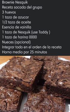 chocolate brownies are stacked on top of each other with the words in spanish above them