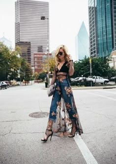 Simple Maxi Dress, Couture Dior, Celebrity Fashion Outfits, Sheer Maxi Dress, Maxi Outfits, Indian Salwar Kameez, Maxi Dress Outfit, Stil Boho, Badass Style