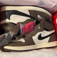 Nike X Travis Scott Cactus Jack | Air Jordan 1 High Og Ts Sp Size 10.5 Mens Color: Sail / Black - Dark Mocha Voile / Dark Mocha / Noir Nike X Travis Scott, Jordan 1 High Og, Mens Athletic Shoes, Nike Flyknit, Grey Nikes, Nike Basketball Shoes, Nike Roshe Run, Jordan 1 High, Air Jordan 1 High