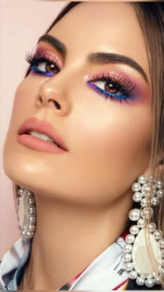 Bold Eyeshadow For Blue Eyes, Mexican Make Up Looks, Fun Work Makeup, Spring 2024 Makeup Trends, Wild Makeup Looks, Glam Makeup Looks Dramatic, Unique Eyeshadow Looks, Summer 2023 Makeup, Bold Eye Makeup Looks