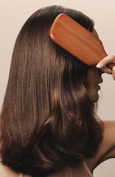 Golden Brunette, Brunette Aesthetic, Wooden Paddle, Paddle Brush, Product Shots, Monica Bellucci, Shoulder Length Hair, Clean Girl