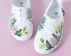 Vans Painted Shoes Ideas, Hand Painted Sneakers, Paint Shoes, Painted Shoes Diy, Painted Canvas Shoes, Custom Painted Shoes, Custom Shoes Diy