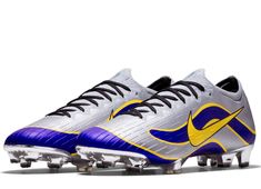 the nike vapor soccer shoe is shown in metallic and blue