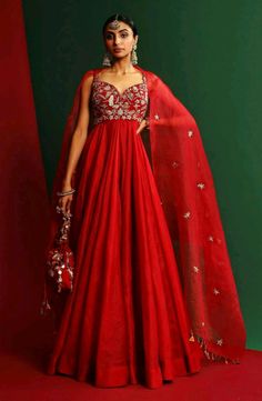 Red Organza Anarkali, Mahima Mahajan Anarkali, Anarkalis For Women, Anarkali Dress Sleeveless, Sleeveless Gown Designs, Sleeveless Anarkali Dress, Organza Anarkali Suits, Traditional Anarkali Dresses, Anarkali Sleeveless