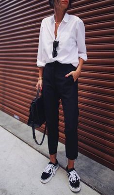 10 Ways To Nail The Smart Casual Dress Code - Society19 UK Smart Casual Women Outfits, Hiking Clothes, Best Casual Outfits, Office Wear Women