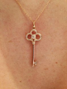 Tiffany Key Necklace, Diamond Necklace Tiffany, Gold Key Necklace, Tiffany Gold, Gold And Diamond Necklace, Tiffany Key, Tiffany And Co Jewelry, Glamorous Jewelry, Expensive Diamond