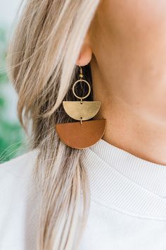 Earrings Polymer, Wood Jewelry, Brass Accents, Bohemian Earrings, Leather Diy, Geometric Earrings, Circle Earrings, White Tee