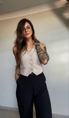 Producer Outfit Women, Corporate Women With Tattoos, Tattooed Professional Women, Teachers With Tattoos, Tattoo Convention Outfit, Edgy Corporate Fashion, Slim Style, Looks Street Style, Causual Outfits