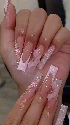 Pink Rose Gold Quince Theme, 15 Quinceanera Nails Pink, Quince Dama Nails, Nail Designs Quinceanera, Quinceañera Nails Pink, Pink Nails Acrylic With Rhinestones, Quince Acrylic Nails, Flower Garden Nails, Pink Nails For Quinceañera