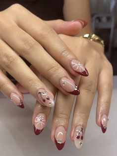 bow cherry winter nails Nails Wine Red Design, Wine And Silver Nails, White And Burgundy Nails, Cherry Red Nail Art, Nail Art Red Wine, Cherry Inspired Nails, Cherry Nails Almond, Cherry Red Nail Designs, Japan Nails Design