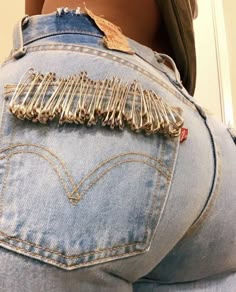 Pins On Pants, Safety Pin Jeans Diy, Safety Pin Pants, Custom Denim Pants, Clothing Brand Logo Design Ideas, Diamond Shorts, Denim Diy Clothes, Diy Fashion Projects, Diy Clothes Design