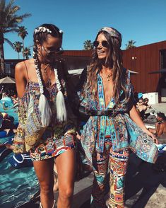 The 50 best blogger fashion looks from Coachella | Husskie Edgy Boho Fashion, 60s Fashion Trends, Boho Fashion Spring, Boho Fashion Over 40, Boho Fashion Winter, Boho Fashion Summer, Music Festival Outfits