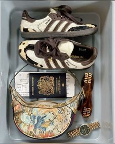 British Passport, Sneaker Shop, Outfit Trends, Mode Inspo, Nike Cortez, Adidas Samba, Looks Style, Gossip Girl