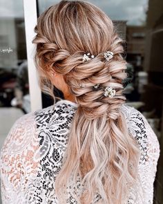 70+ Hottest Bridesmaid Hairstyles For 2023 + Tips & Advice ❤ bridesmaid hairstyles textured braided style wb_upstyles #weddingforward #wedding #bride #bridesmaidhairstyles #weddinghair Modern Bridal Hairstyles, Bridal Ponytail, Tutorial Hair, Beautiful Haircuts, Rope Braid, Haircuts For Wavy Hair