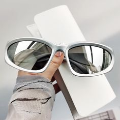 Preppy Fashion, Y2k Sunglasses, Unique Sunglasses, Y2k Punk, Sunglasses Women Fashion, Cool Sunglasses, Sports Sunglasses, Luxury Sunglasses, Mens Glasses