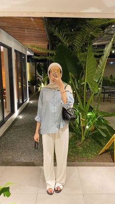 𝐅𝐨𝐥𝐥𝐨𝐰 𝐝𝐚𝐧 𝐓𝐞𝐦𝐮𝐤𝐚𝐧 𝐈𝐧𝐬𝐩𝐢𝐫𝐚𝐬𝐢𝐦𝐮 𝐃𝐢 𝐒𝐢𝐧𝐢 !! #hijabcasual #gamissyari #FlashSale #photography #hijabibloggers #hijab_am_ #styleblogger #hijabinstan #hijabchamber #Terbaru #hijabdaily Uniqlo Women Outfit, Outfit Ngampus, Ootd Simple, Stylish Outfits Casual, Ootd Hijab Casual, Casual Chic Outfits, Casual Work Outfits Women, Mommy Outfits, Muslim Outfits Casual