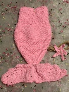 a crocheted hat and booties are laying on the ground