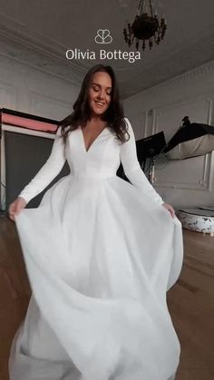 V-neckline classic a-line silhouette minimalist long sleeve wedding dress with train
Organza skirt with train wedding gown 
No lace elegant feminine plus size wedding dress with train Minimalist Plus Size, Feminine Plus Size, Olivia Bottega, Plus Size Wedding Dress, Runaway Bride, Train Wedding, Organza Wedding Dress, Organza Wedding, Curvy Bride