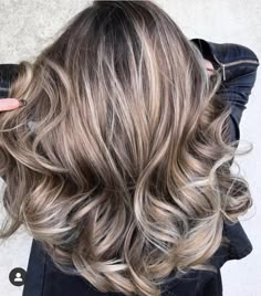 Color Melting Hair, Hair Color Light, Light Brown Hair Color, Highlights Caramel, Brown Hair Color, Brown Hair With Blonde Highlights, Ombré Hair, Light Hair Color