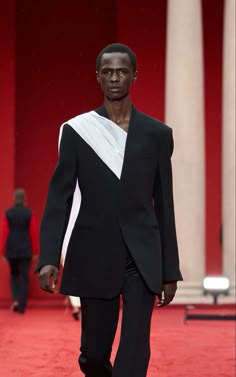 White Tuxedo For Men, Malick Bodian, Ferragamo Spring 2023, Maximilian Davis, Ib Kamara, Art Vibe, Navy Tuxedos, Black Outfit Men