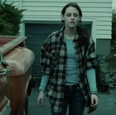 Twilight Bella swan outfit Charlie Swan Outfit, Fall Outfits Twilight, Bellas Outfits Twilight, Twilight Style Inspired Outfits, Bella Swan Costume, Bella Swan Outfit Aesthetic, Bella Twilight Outfits