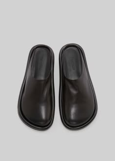 JW Anderson Bumper-Tube Leather Slipper - Black – The Frankie Shop Futuristic Shoes, Shoe Wishlist, Frankie Shop, Designer Slippers, Jane Birkin, J W Anderson, Sheep Leather, Leather Slippers, Jw Anderson