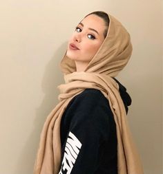 Moroccan Kaftan Dress, Royal Wedding Gowns, Eye Makeup Techniques, Moroccan Kaftan, Girl Crush Fashion, Modest Dresses Casual, Hijab Fashion Inspiration, Kaftan Dress, Royal Wedding