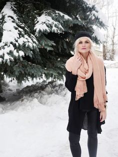 I’m obsessed with stacking layers, and lately, even more obsessed with stacking same color pieces like this black on black ensemble.  Whippy Cake Black On Black, The Outfit, Fall Winter Outfits, Back To Black, Winter Wardrobe, Fashion Advice, Winter Scarf