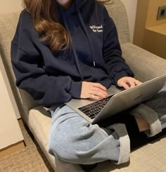 Cute Comfy Study Outfit, Comfy Student Outfit, Aesthetic Study Outfit, College Looks Student, Cozy Study Outfit, Korean Student Aesthetic, Cute Study Outfit, Studying Outfits, Study Outfit Comfy