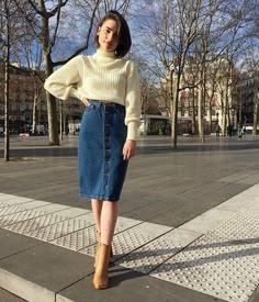 Midi Jeans Skirt, Denim Shorts Outfit, Denim Skirt Outfits, Casual Day Outfits, Outfit Jeans, Quick Outfits, Modest Fashion Outfits, Mode Inspo, Maxi Skirts