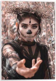 Classy Halloween Wedding, Avatar Halloween, Maquillage Halloween Simple, Maleficent Halloween, Cat Halloween Makeup, Classy Halloween, Princess Makeup, Cool Halloween Makeup, Modern Halloween