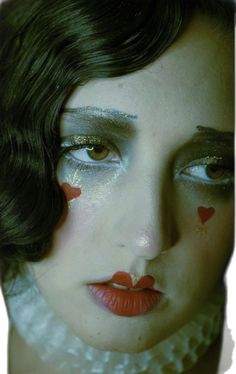 The Nutcracker Makeup, Campy Makeup Looks, Circus Makeup Pretty, Vintage Circus Makeup, Heart Makeup Aesthetic, Red Clown Costume, Clown Editorial, Heart Clown Makeup, Circus Inspired Outfit