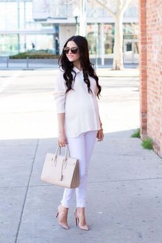 Spring maternity outfit idea from fashion blogger pink peonies: pastel skinny pants, button-down, classic accessories Pregnancy Fashion Spring, Spring Maternity Outfits, Chic Maternity, Spring Time Outfits, Spring Maternity, Maternity Chic, Stylish Maternity Outfits, Pregnancy Looks, Bump Style