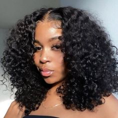 This HD lace front wig features a deep wave bob style that's neck length. The 13x4 HD lace is constructed with 100% human hair, giving you the look and feel of natural hair. The wig is perfect for those who want a short bob look with ultimate styling versatility. Kort Bob, Curly Lace Frontal, Blond Ombre, Loose Waves Hair