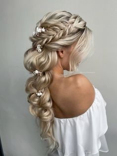 Big Braid Wedding Hairstyles, Bride Viking Hairstyles, Wedding Hair French Braid, Viking Wedding Hairstyles For Long Hair, Extra Long Wedding Hair, Wedding Boho Braid Hairstyles, Braid With Flowers Wedding, 2025 Bridal Hair Trends, Bridal Braid Hairstyle