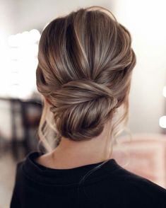 Styling Hacks, Chignon Bun, Classic Updo, Simple Wedding Hairstyles, Fishtail Braid