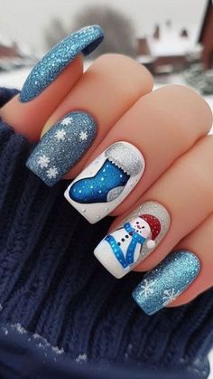 Short Christmas Nails Blue, Girly Christmas Nails, Blue Christmas Nail Ideas, Pastel Christmas Nails, Chrome Christmas Nails, Christmas Nails Blue, Chrome Christmas, Nail Inspired, Blue Christmas Nails